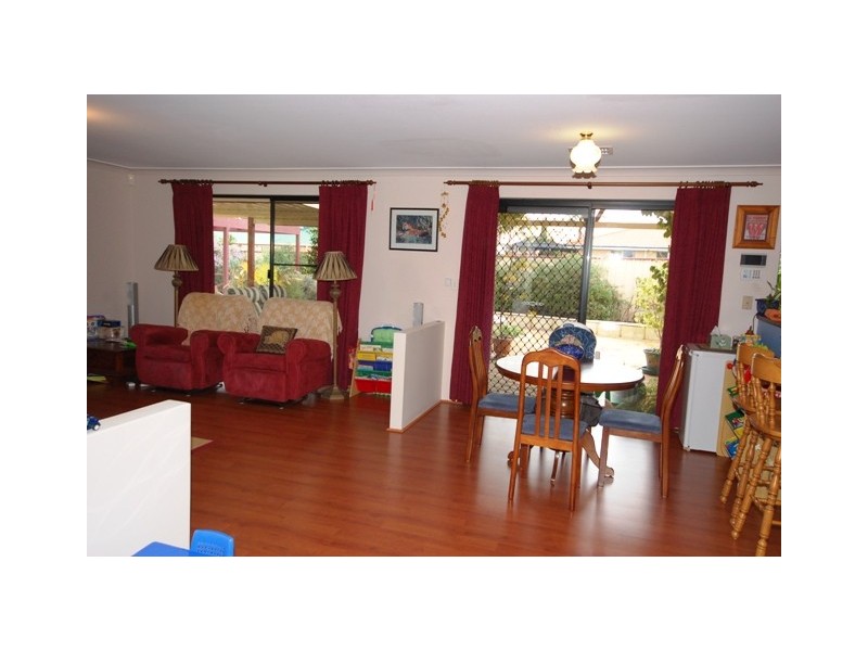 42 Houghton Drive, Carramar WA 6031