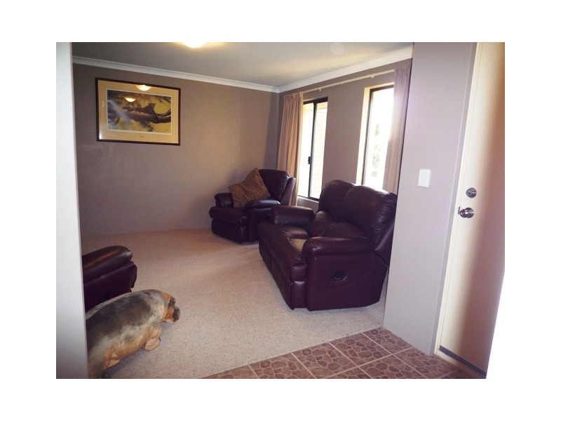 49 Palmerston Cres, Tapping WA 6065