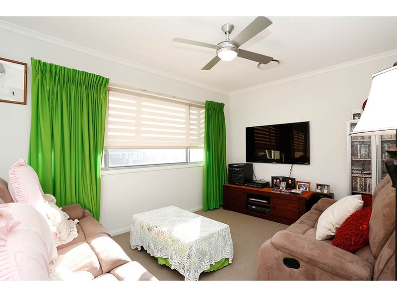 32 Caddies Boulevard, Rouse Hill NSW 2155