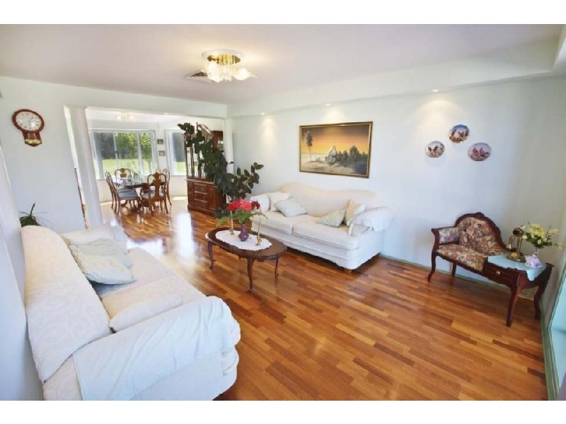 26 Kelvin Park Dr, Bringelly NSW 2556