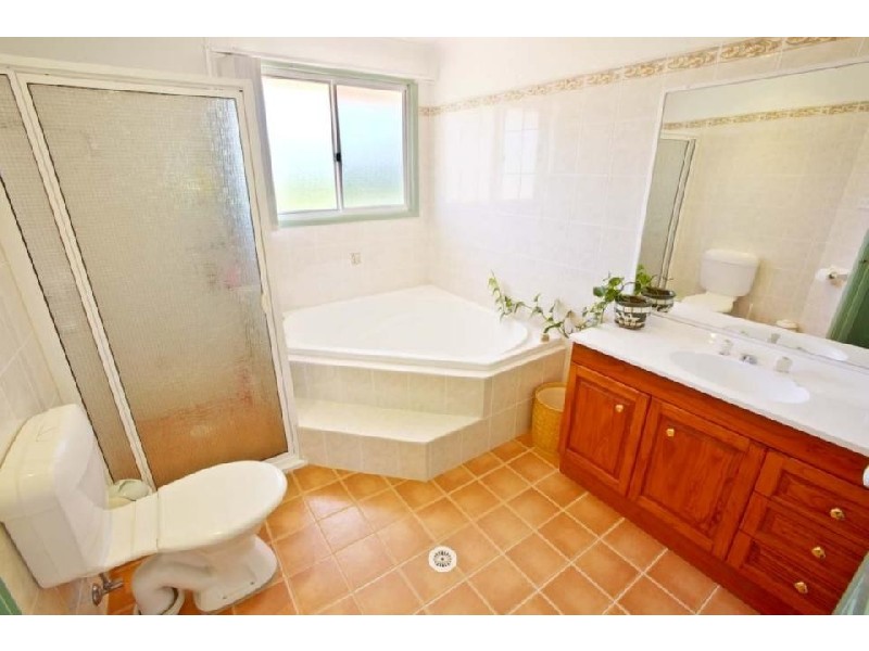 26 Kelvin Park Dr, Bringelly NSW 2556