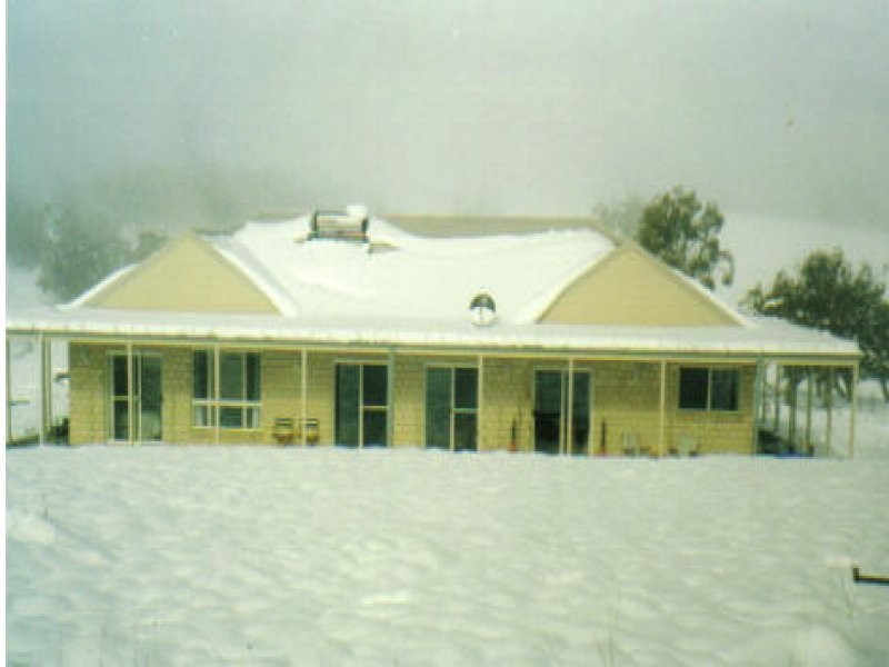 194 GLENROWAN RD, Jindabyne NSW 2627