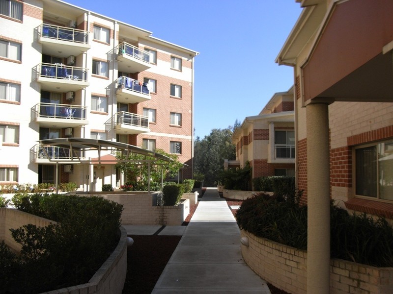 12/2 Wentworth Ave, Toongabbie NSW 2146