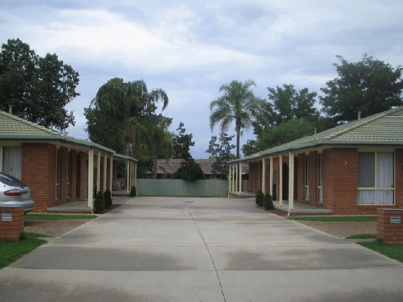 1 & 2/7 Kambora Court, Lavington NSW 2641