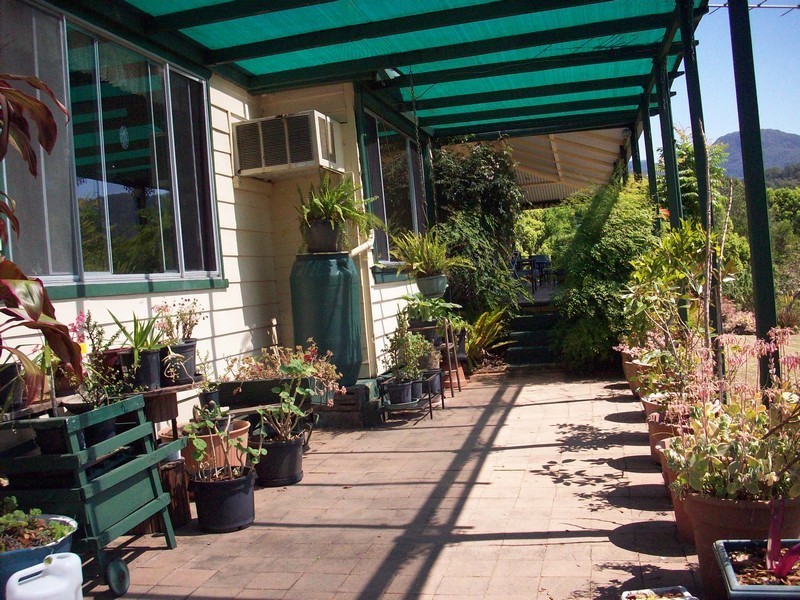 10 Braeside Drive, Uki NSW 2484