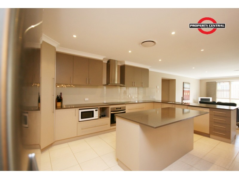 3 Peregrine Cr, Coomera QLD 4209