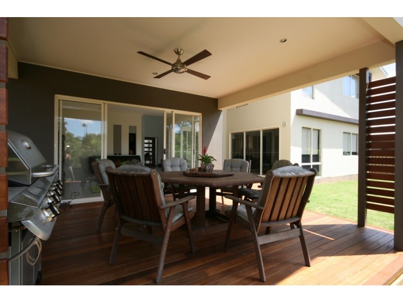 32 Peregrine Cr, Coomera QLD 4209