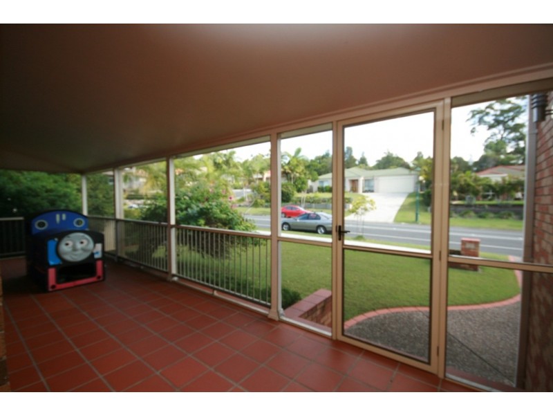 16 Gippsland Drive, Helensvale QLD 4212