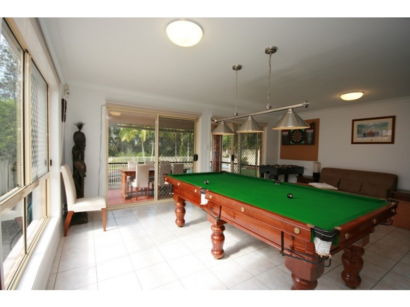 16 Gippsland Drive, Helensvale QLD 4212