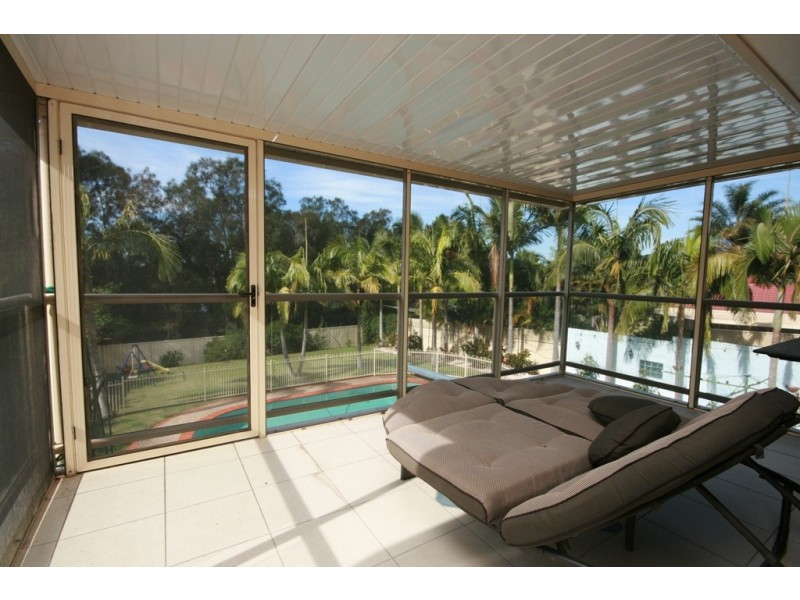 16 Gippsland Drive, Helensvale QLD 4212