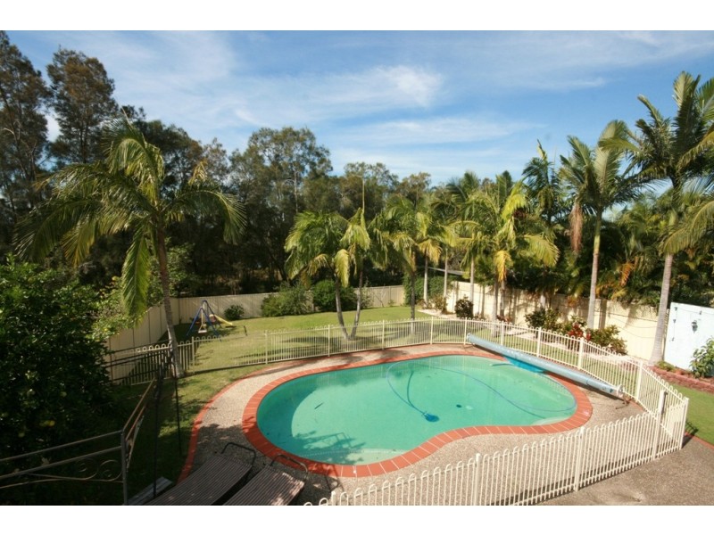 16 Gippsland Drive, Helensvale QLD 4212