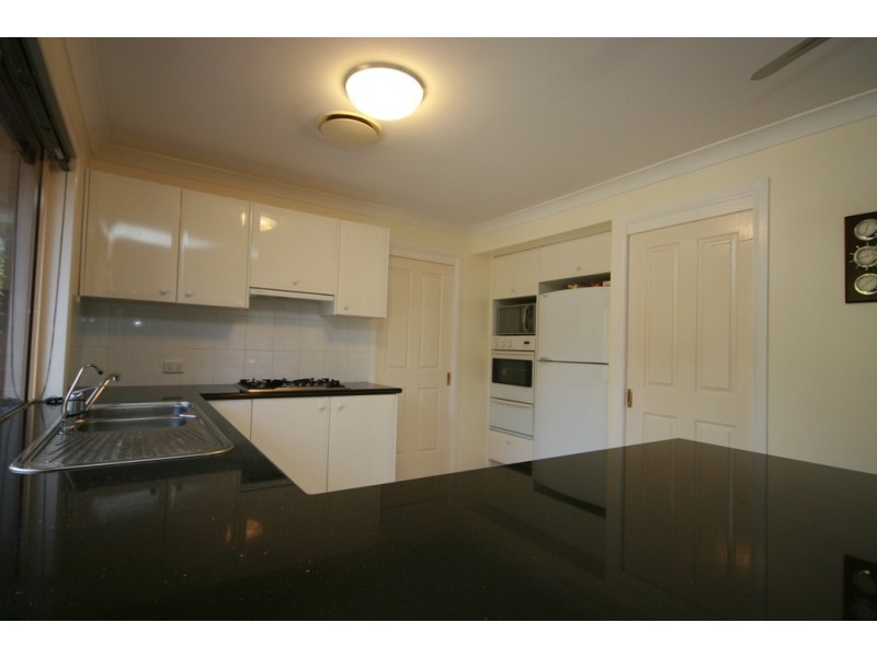 16 Gippsland Drive, Helensvale QLD 4212
