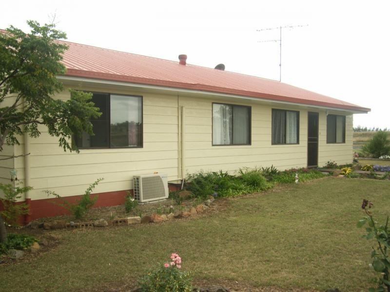 2 Fairfax Street, Cambooya QLD 4358