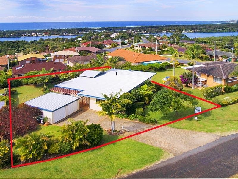 12 Seaview Road, Banora Point NSW 2486