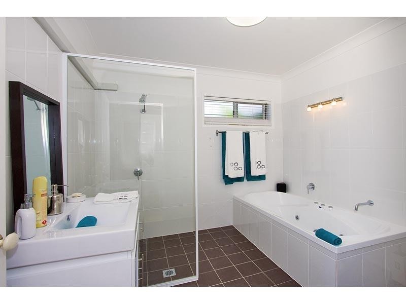 12 Seaview Road, Banora Point NSW 2486