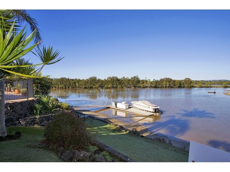 22 Captains Way, Banora Point NSW 2486