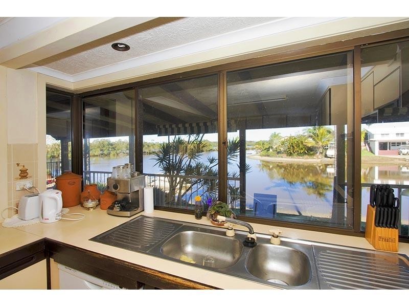 22 Captains Way, Banora Point NSW 2486