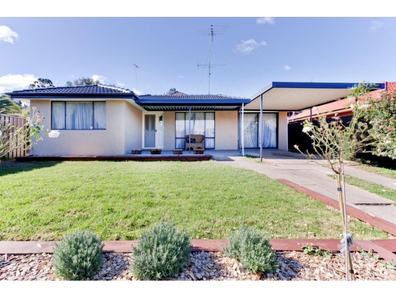 12 Lowanna Drive, South Penrith NSW 2750