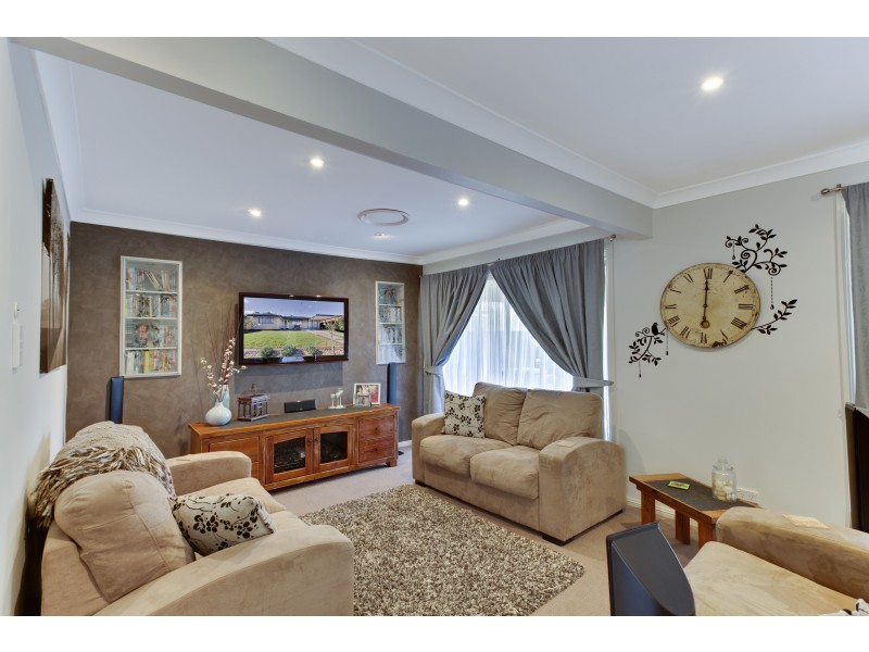 12 Lowanna Drive, South Penrith NSW 2750