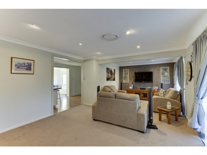 12 Lowanna Drive, South Penrith NSW 2750