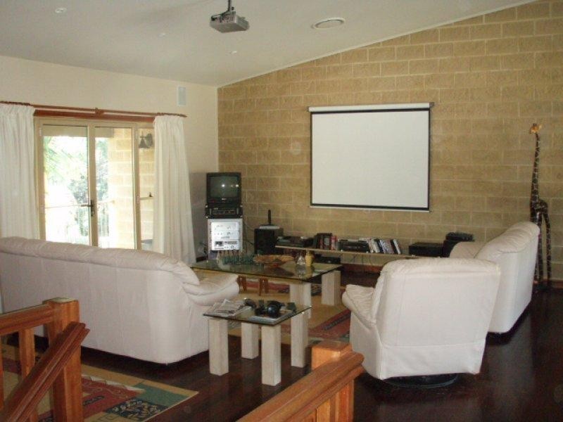 18 Holmes Drive, Cumberland Reach NSW 2756