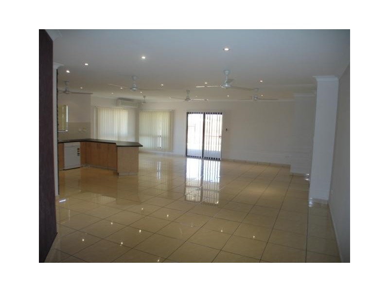 16 Wood Crescent, Rosebery NT 0832