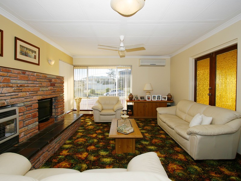 7 Karrinyup Road, Trigg WA 6029