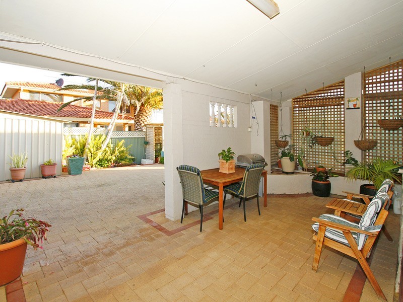 7 Karrinyup Road, Trigg WA 6029