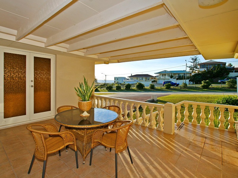 7 Karrinyup Road, Trigg WA 6029