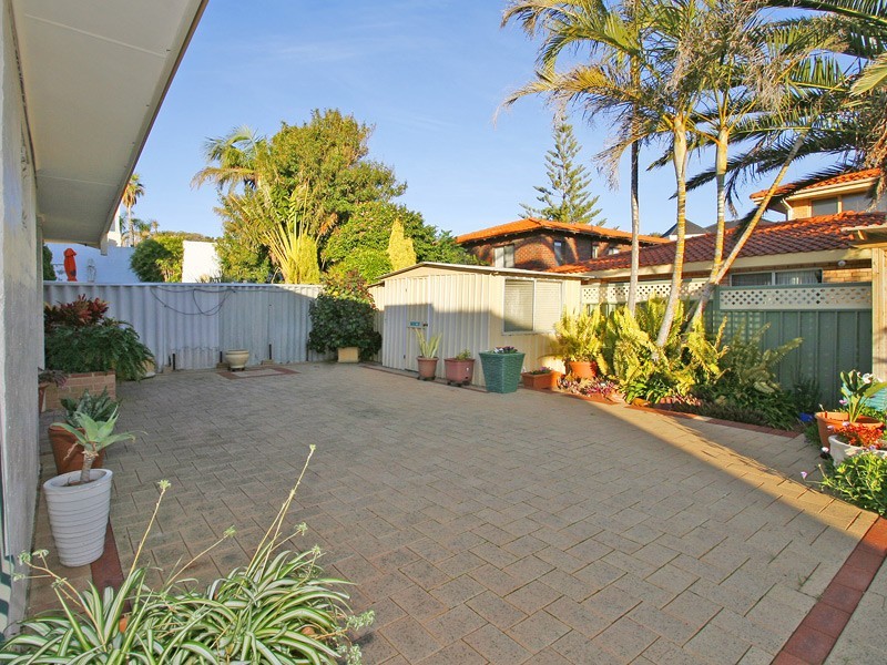 7 Karrinyup Road, Trigg WA 6029