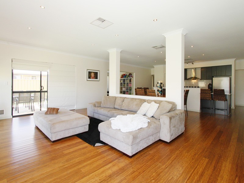 44 Concord Terrace, Atwell WA 6164