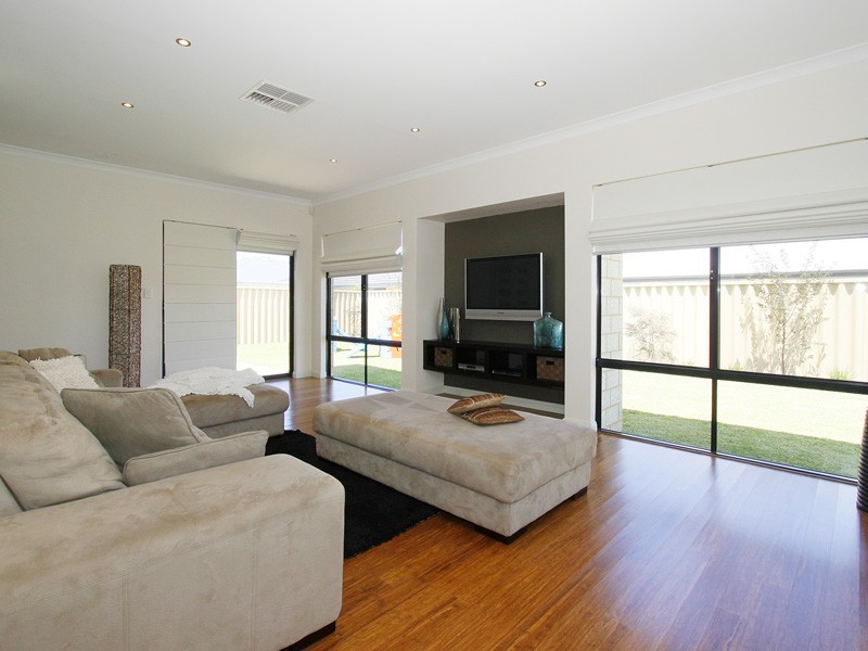 44 Concord Terrace, Atwell WA 6164