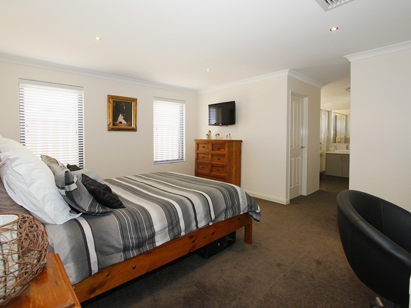 44 Concord Terrace, Atwell WA 6164