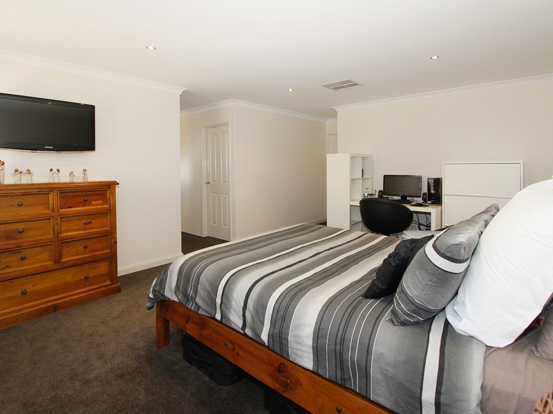 44 Concord Terrace, Atwell WA 6164