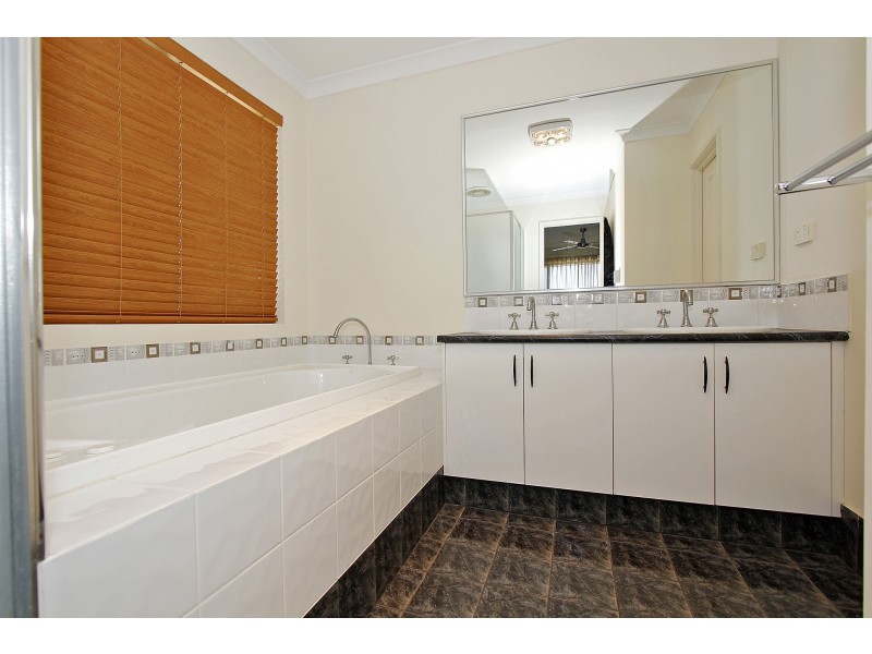 15 Granich Gardens, Woodlands WA 6018