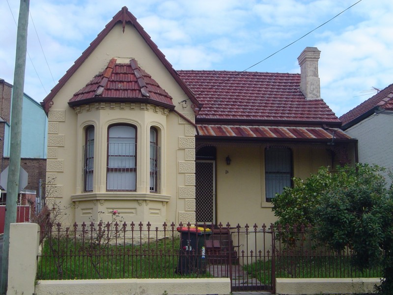 1/13 SADDLIERS CRESCENT, Petersham NSW 2049