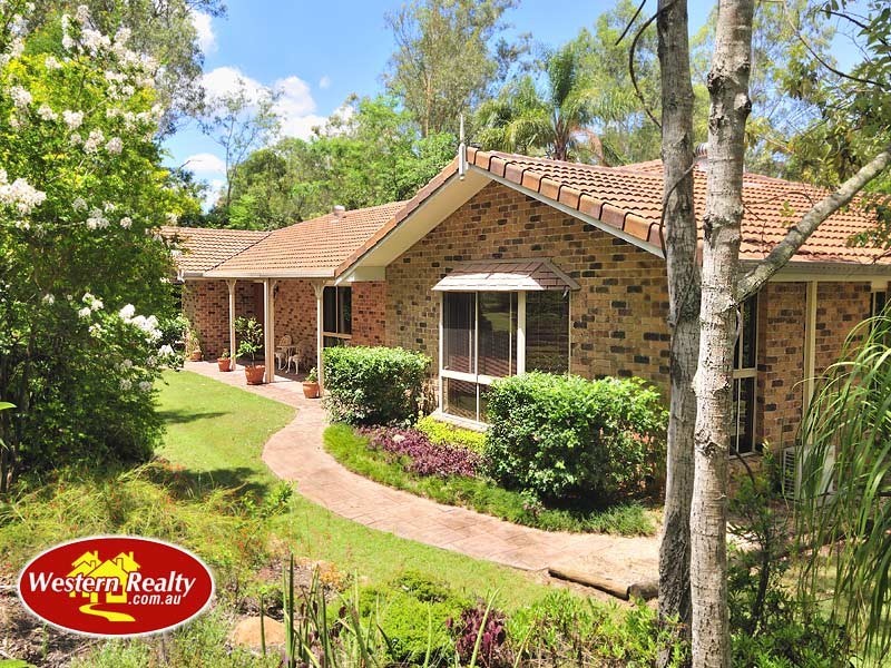 10 First Ave, Barellan Point QLD 4306