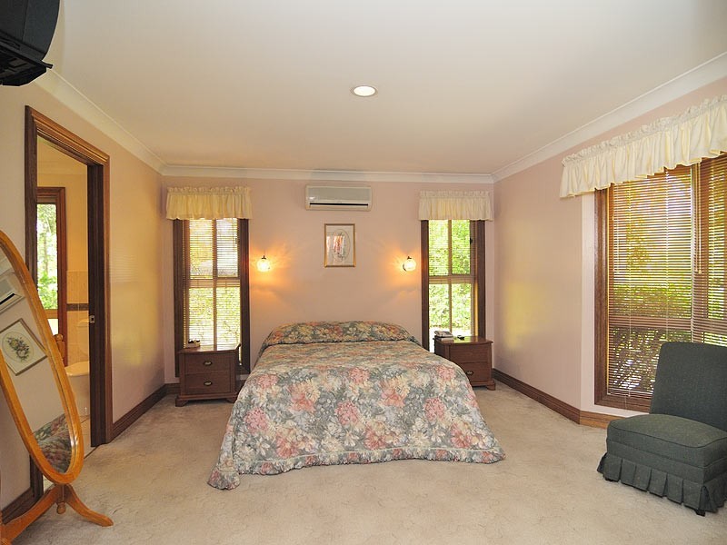10 First Ave, Barellan Point QLD 4306