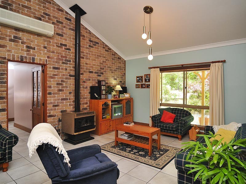 10 First Ave, Barellan Point QLD 4306