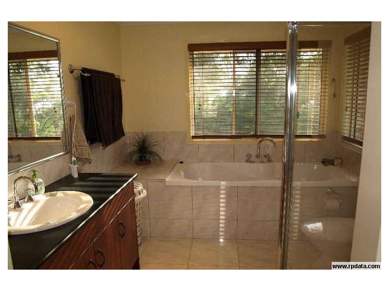 16 Barnes Court, Mount Crosby QLD 4306