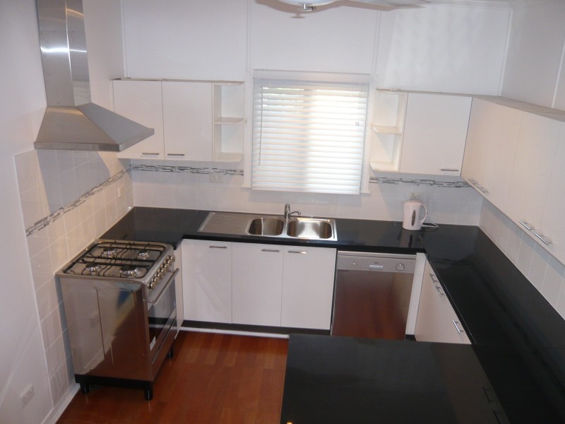 11 Dudleigh, Booval QLD 4304