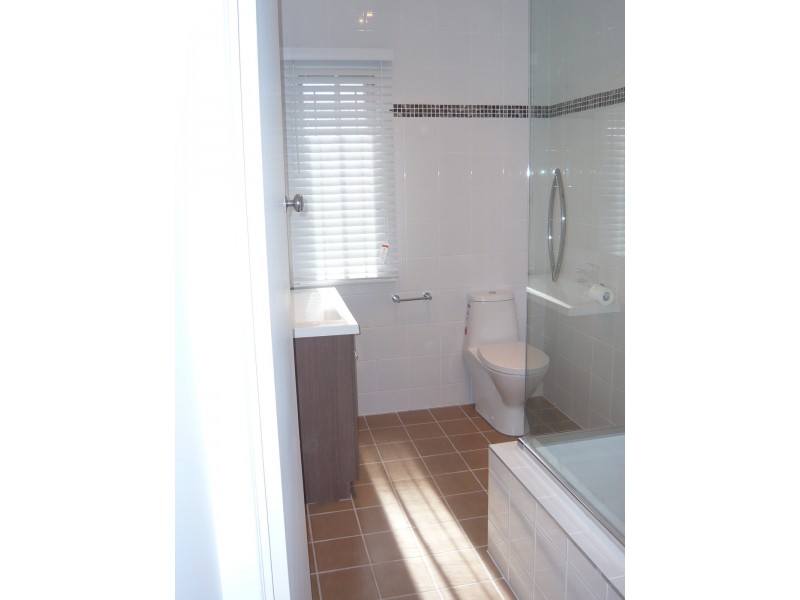 11 Dudleigh, Booval QLD 4304