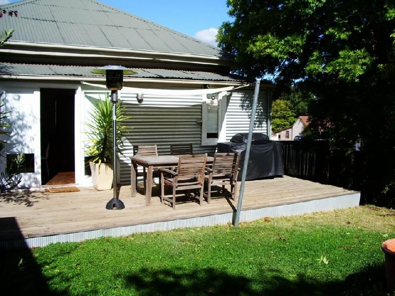 75 Central Springs Rd, Daylesford VIC 3460