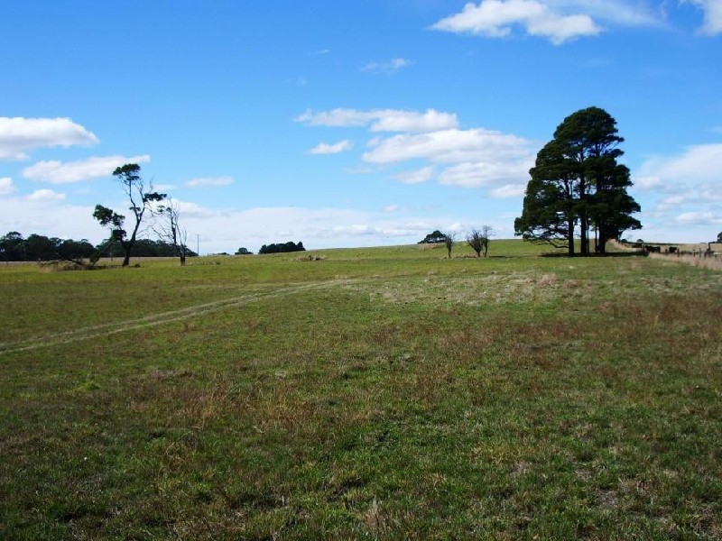 4 Lagoon Rd, Trentham VIC 3458