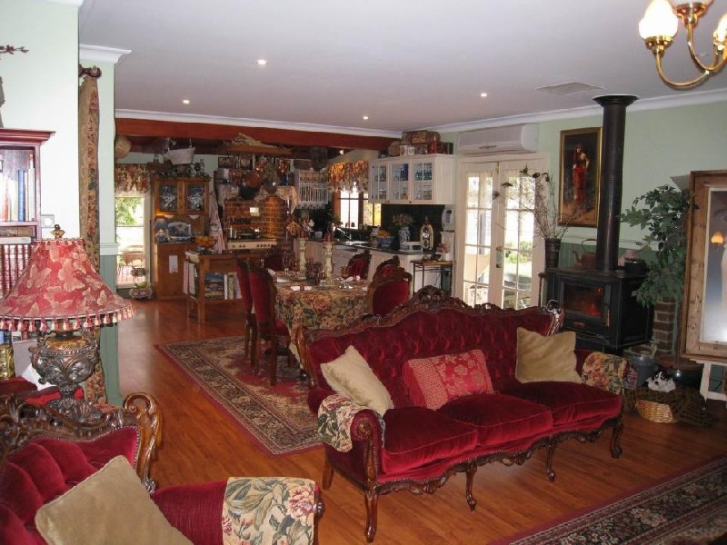 698 James Lane, Trentham East VIC 3458