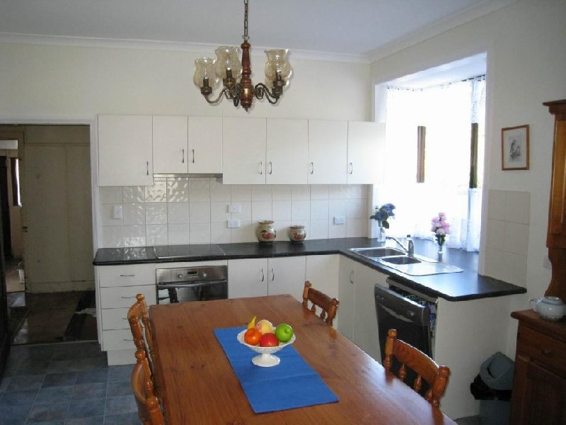 4 Park St, Trentham VIC 3458