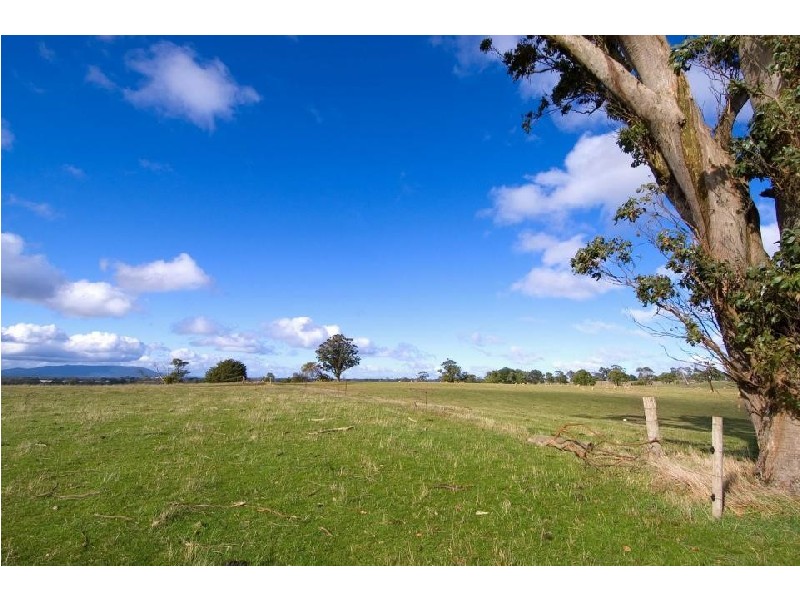 174 Newtons Lane, Trentham VIC 3458
