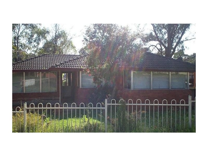 16 Angle Rd, Leumeah NSW 2560