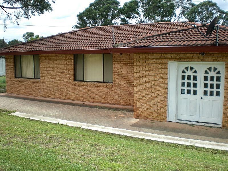 46 Pratten Rd, Kemps Creek NSW 2178