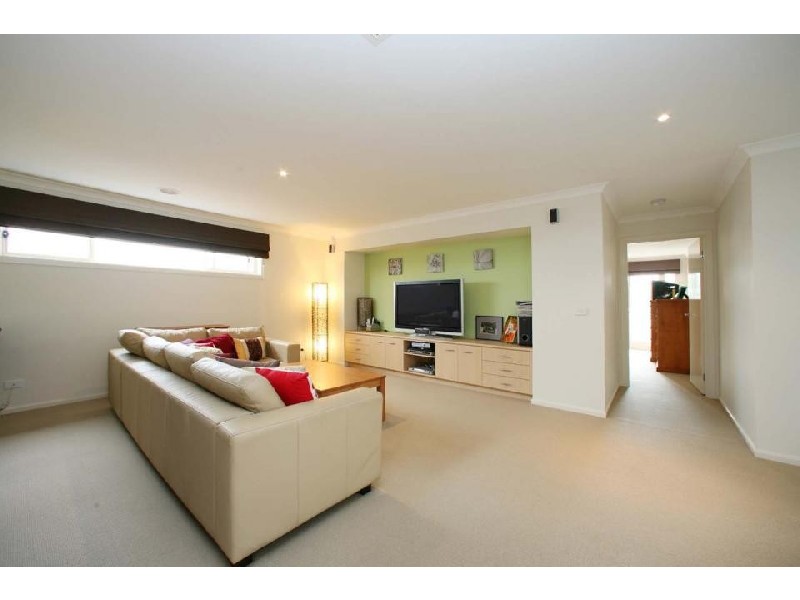 21 Paringa Drive, Ferntree Gully VIC 3156